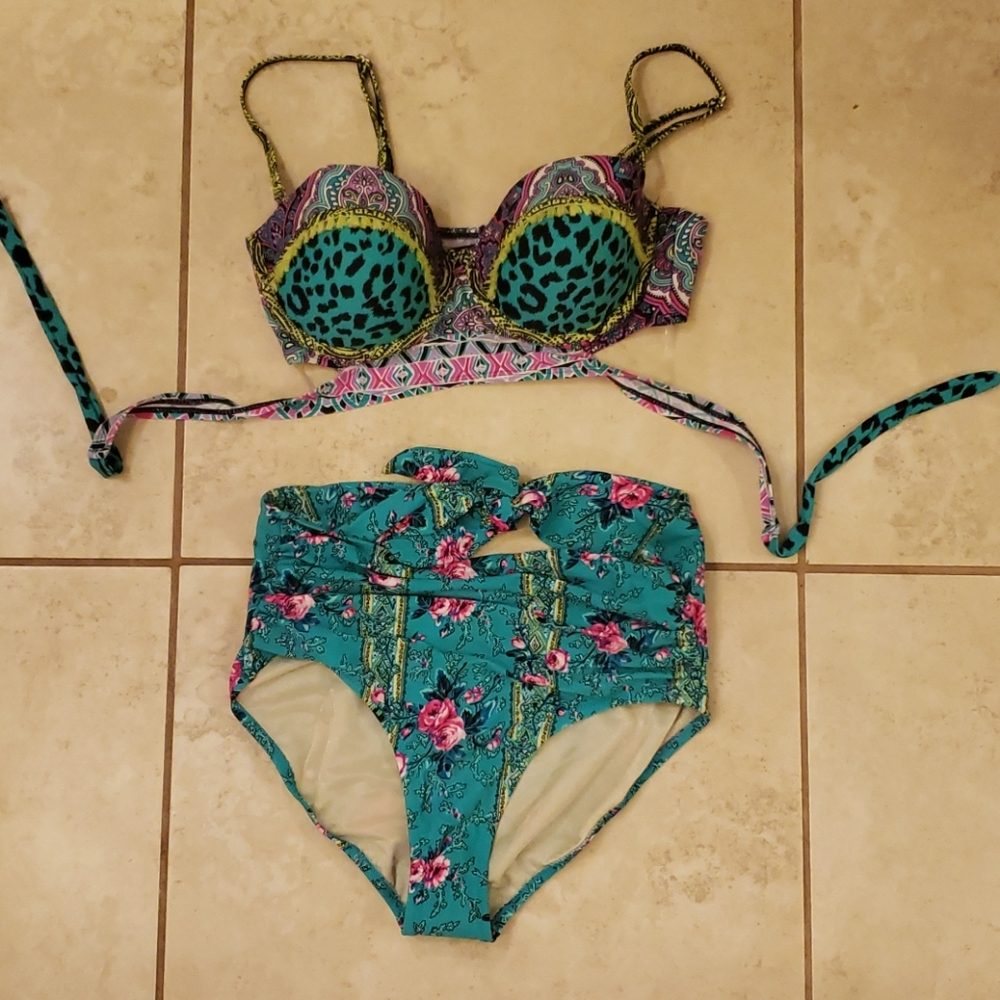 Betsey Johnson swimsuit sz Large